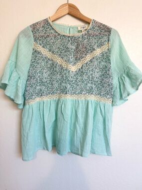 NWT Umgee Mint Green Floral Lace Peplum Top